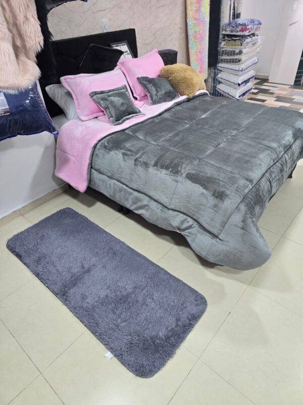 Tapete pie de cama peluche - Image 3