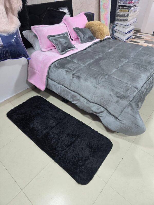 Tapete pie de cama peluche - Image 2